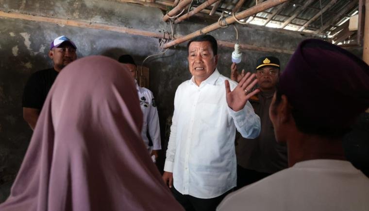 Bupati Tangerang Maesyal Rasyid Tinjau RTLH di Pakuhaji