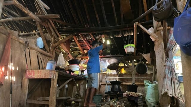 15 Tahun Keluarga Suryadi Warga Warunggunung Bertahan di Rumah Nyaris Roboh