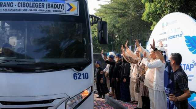 Tarif Rp1 ke Baduy, Andra Soni Luncurkan DAMRI QRIS Tap Rute Pakupatan–Ciboleger