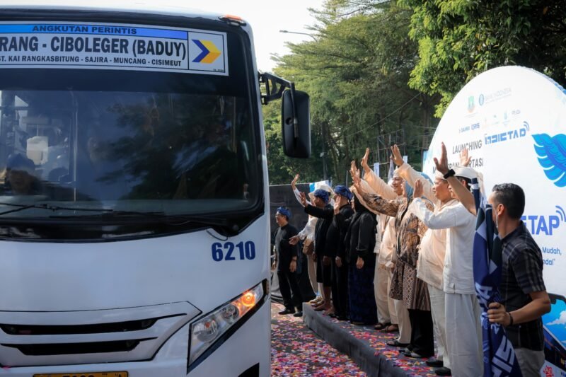 Tarif Rp1 ke Baduy, Andra Soni Luncurkan DAMRI QRIS Tap Rute Pakupatan–Ciboleger