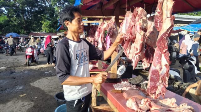 Penjualan Daging di Pasar Sampay Lebak Lesu Jelang Iduladha, Harga Naik Daya Beli Masyarakat Melemah