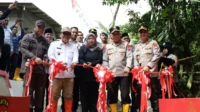 Kapolda Banten Resmikan Jembatan Merah Putih Presisi dan Tanam 1.000 Pohon di Lebak