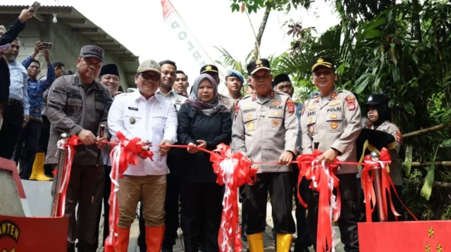 Kapolda Banten Resmikan Jembatan Merah Putih Presisi dan Tanam 1.000 Pohon di Lebak