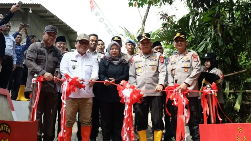 Kapolda Banten Resmikan Jembatan Merah Putih Presisi dan Tanam 1.000 Pohon di Lebak