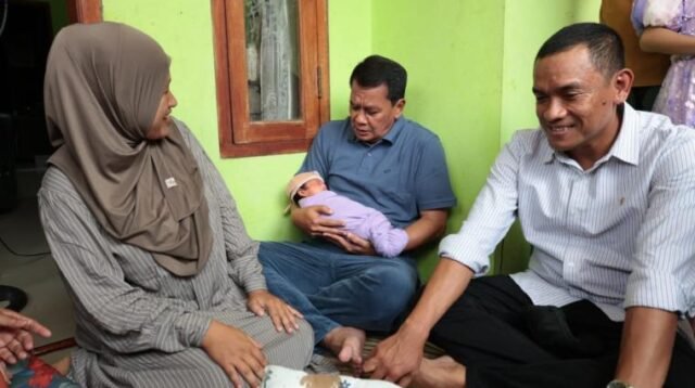 Bupati Tangerang Kunjungi Bayi Bernama Moch. Maesyal Rasyid di Sepatan, Penuhi Janji kepada Keluarga