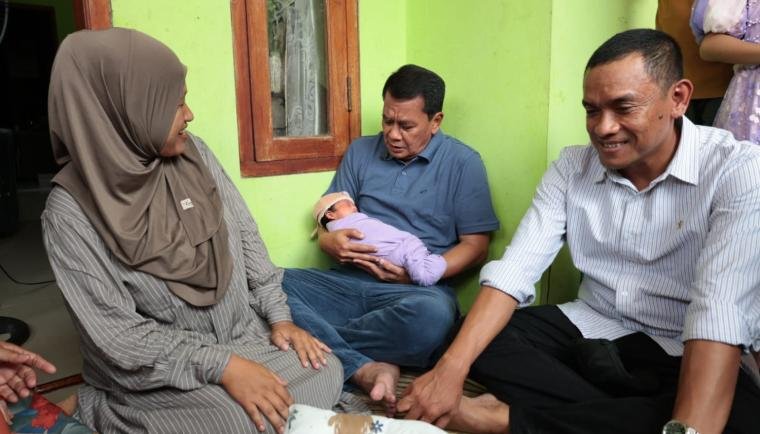 Bupati Tangerang Kunjungi Bayi Bernama Moch. Maesyal Rasyid di Sepatan, Penuhi Janji kepada Keluarga