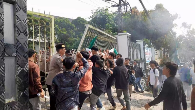 KUMALA Demo Dinas Pendidikan Lebak, Soroti Putus Sekolah hingga Dugaan Kebocoran Dana BOS