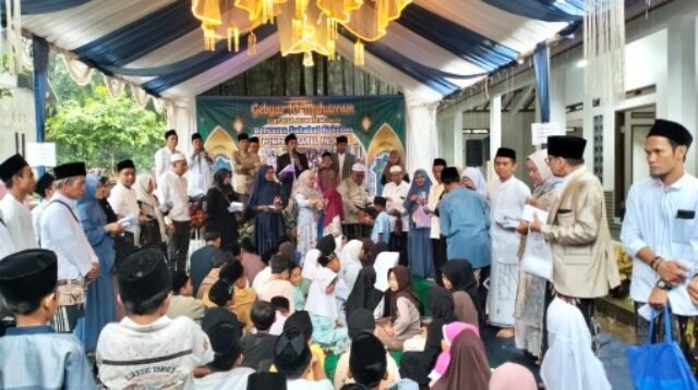 Tradisi 10 Muharam, Sahabat Kokobok Tapos Banjarsari Santuni 109 Anak Yatim