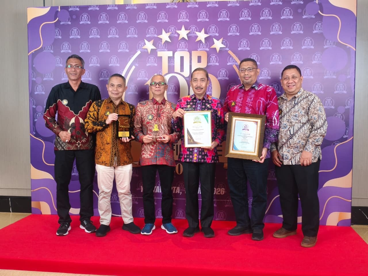 Raih 4 Penghargaan The Finance 2026, Bupati Tangerang dan BPR Kerta Raharja Gemilang