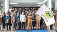 Gubernur Andra Soni saat melepas kontingen KTNA Banten menuju Penas XVII di Gorontalo Gubernur Andra Soni saat melepas kontingen KTNA Banten menuju Penas XVII di Gorontalo