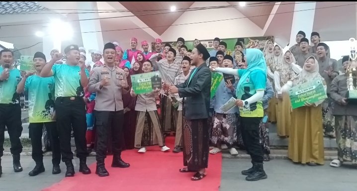 Festival Hadroh Lebak digelar di tribun Alun-alun Rangkasbitung dalam rangka HUT Bhayangkara ke-80