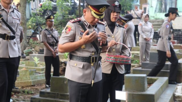 Hari Bhayangkara ke-80: Kapolres Lebak Pimpin Ziarah di TMP Sirna Rana