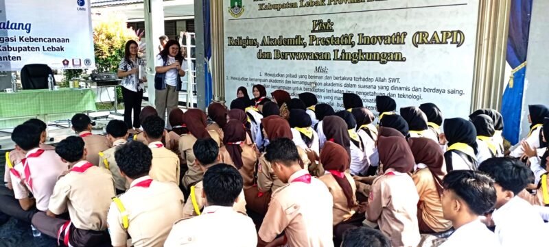 Kepala SMAN 1 Bayah Buka Pameran Sawala Lembur, Project Humanity UMN Hadirkan Edukasi Mitigasi Bencana di Banten Selatan