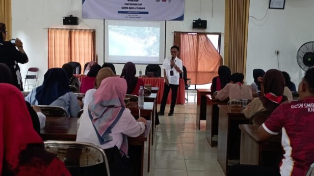 Kolaborasi Mahasiswa UMN dan GMLS Edukasi Mitigasi Bencana, Tananamkan Budaya Selamat Berbasis Kearifan Lokal di SMAN 1 Bayah