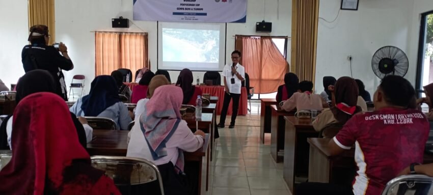 Kolaborasi Mahasiswa UMN dan GMLS Edukasi Mitigasi Bencana, Tananamkan Budaya Selamat Berbasis Kearifan Lokal di SMAN 1 Bayah