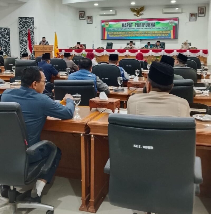 DPRD Tanah Datar Gelar Paripurna Ranperda Pertanggungjawaban APBD 2025, Bupati Sampaikan Raihan WTP ke-15
