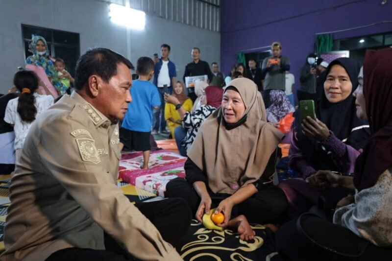 Bupati Tangerang Kembali Kunjungi Pengungsi Kebakaran TPA Jatiwaringin, Pastikan Bantuan dan Layanan Kesehatan Terpenuhi