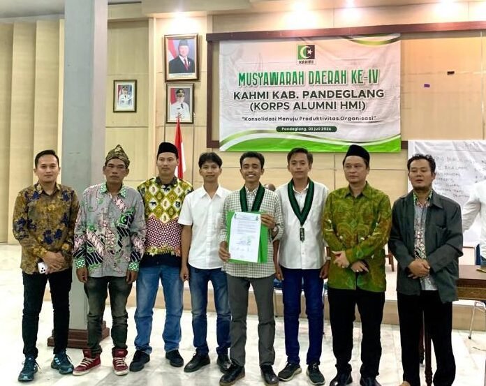 HMI Komisariat Banten Raya Serahkan Rekomendasi Strategis kepada Presidium KAHMI Pandeglang Terpilih