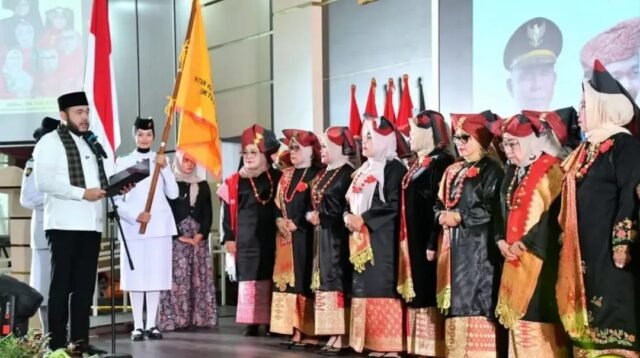 Bundo Kanduang IKTD Sumbar Dikukuhkan: Walikota Fadly Amran, Ajak Perempuan Jadi Penggerak Solusi Masalah Sosial
