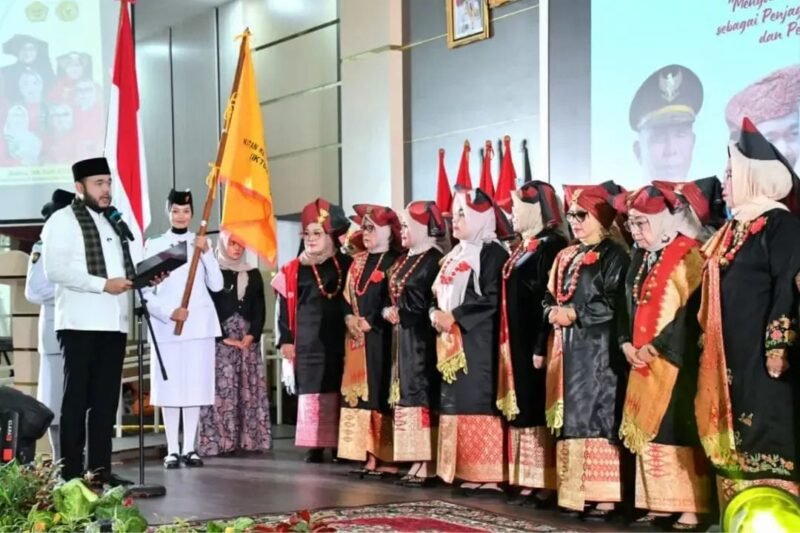 Bundo Kanduang IKTD Sumbar Dikukuhkan: Walikota Fadly Amran, Ajak Perempuan Jadi Penggerak Solusi Masalah Sosial
