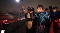 TPA Jatiwaringin Terbakar, Bupati Tangerang Tinjau Lokasi dan Siapkan Pemadaman dari Udara TPA Jatiwaringin Terbakar, Bupati Tangerang Tinjau Lokasi dan Siapkan Pemadaman dari Udara