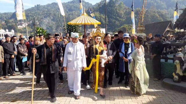 Kirab Sawer Gunung Warnai Seren Taun Kasepuhan Cisitu, Doa Leluhur Terus Hidup di Banten Kidul