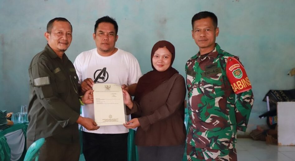 Kantor Pertanahan Kabupaten Lebak Serahkan 216 Sertipikat Program PTSL di Desa Cibarengkok