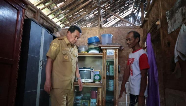 Bupati Tangerang Tinjau Dua RTLH di Sukamulya, Pastikan Rumah Warga Segera Dibangun