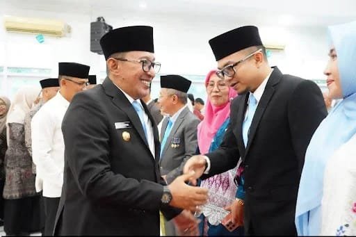 Bupati Eka Putra Lantik Ronal Satria Sebagai Kepala BKPSDM Tanah Datar