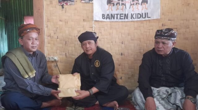 PB AMAN Salurkan Bantuan Rp 100 juta untuk Korban Kebakaran Masyarakat Adat Kasepuhan Ciptamulya Sukabumi