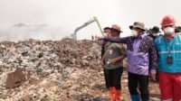 Dua Helikopter BNPB Dikerahkan Padamkan Kebakaran TPA Jatiwaringin, Api Mulai Terkendali