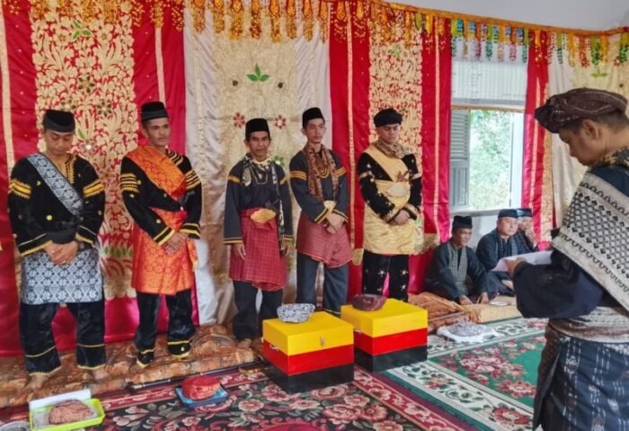 Muhamad Syukur, S.Pd.I Resmi Menyandang Gelar Adat Dt. Godang Rajo Suku Piliang Laweh Nagari Gurun