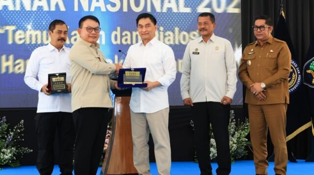 Wagub Banten Dimyati Laporkan Program Sekolah Gratis kepada KSP Dudung saat Hari Anak Nasional 2026