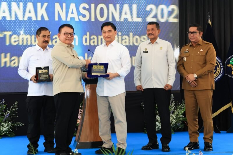 Wagub Banten Dimyati Laporkan Program Sekolah Gratis kepada KSP Dudung saat Hari Anak Nasional 2026