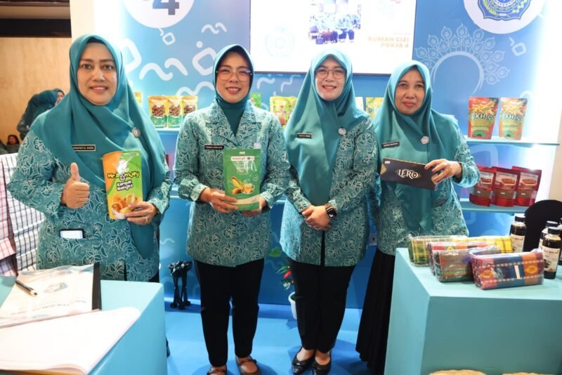 Rekor MURI Minum MMS 54 Ribu Ibu Hamil Warnai Puncak HKG PKK ke-54 dan HUT Dekranas ke-46