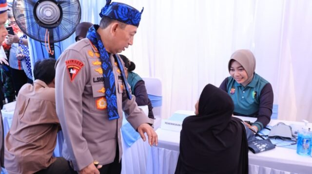 Polda Banten Salurkan 1.000 Paket Sembako dan 500 Tas dalam Bakti Sosial di Bayah