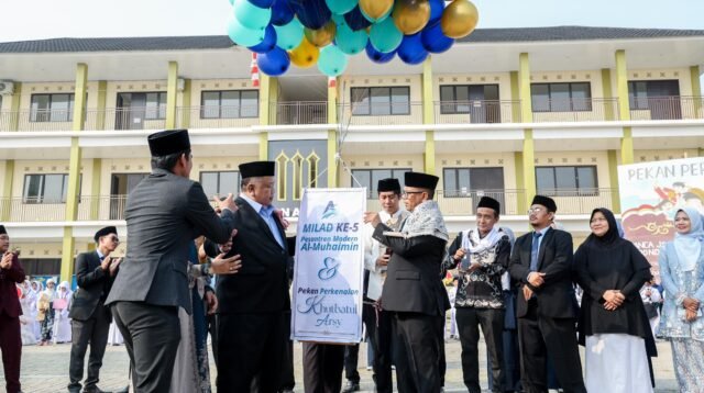 Gubernur Banten Andra Soni Dorong Santri Al-Muhaimin Tekun Belajar dan Berintegritas