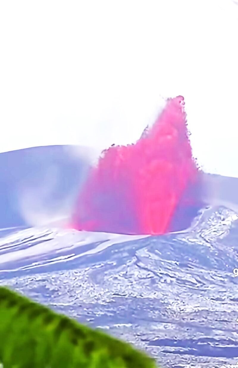 Erupsi Gunung Anak Krakatau Terasa hingga Lebak, Abu Vulkanik Ganggu Pengendara