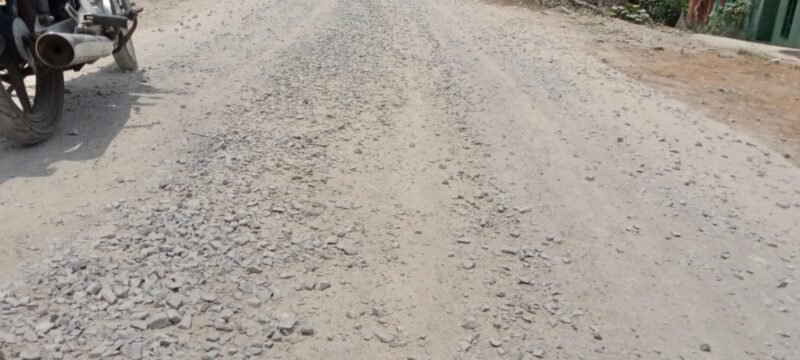 Ironi!....Jalan Rabat Beton Pajagan-Koranji Baru, Belum Lama Dikerjakan Sudah Mengelupas