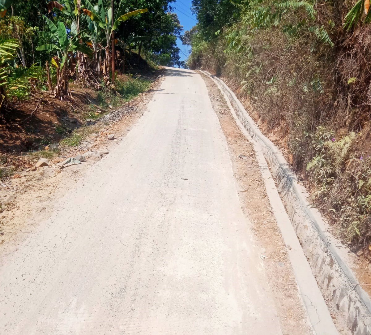 Pembangunan Jalan Beton Kampung Tanjakan Kencud Kebon Cau, Baru Selesai dikerjakan Sudah Rusak