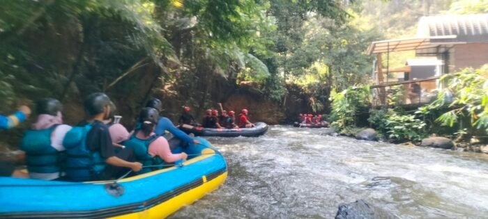 Rafting di Situ Cileunca Pangalengan, Kabupaten Bandung