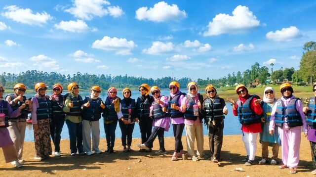 Alumni SMPN 4 Rangkasbitung Reuni di Situ Cileunca: Merajut Kenangan dan Adrenalin di Sungai Palayangan
