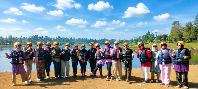 Alumni SMPN 4 Rangkasbitung Reuni di Situ Cileunca: Merajut Kenangan dan Adrenalin di Sungai Palayangan
