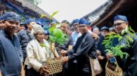Gubernur Andra Soni Dukung Pelestarian Lingkungan dan Masyarakat Baduy Gubernur Andra Soni Dukung Pelestarian Lingkungan dan Masyarakat Baduy
