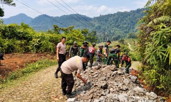 TMMD ke-130 di Lebak: Bangun Jalan Citorek - Situs Lebak Sibedug