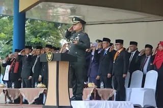 Dandim 0307 Tanah Datar Letkol Arm Hendriyana menjadi Inspektur Upacara Hari Kesaktian Pancasila 2026 di Batusangkar