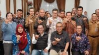 Pertemuan Pemprov Sumatera Barat dan pemerintah daerah membahas rencana forum koordinasi pembangunan di Gedung Indojolito, Batusangkar. Pertemuan Pemprov Sumatera Barat dan pemerintah daerah membahas rencana forum koordinasi pembangunan di Gedung Indojolito, Batusangkar.