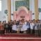 Personel Polres Lebak mengikuti kegiatan Jumat Keliling di Masjid Al Muawanah, Malang Nengah, Rangkasbitung.