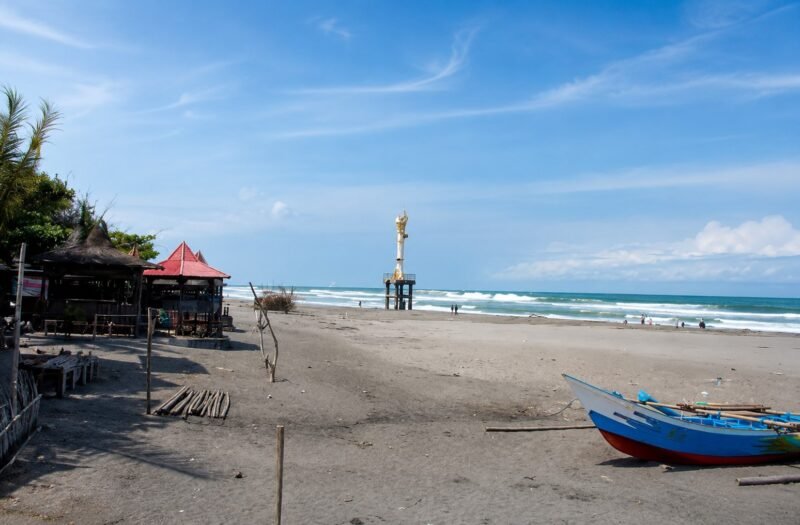 Jejak Sejarah Perjuangan di Pantai Apra Sindangbarang Cianjur Selatan