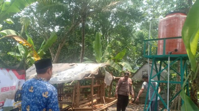 Polsek Curugbitung Bangun Sumur Bor Merah Putih Presisi di Lebak Pinang
